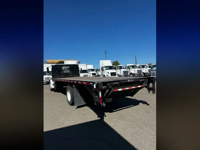 2018 FREIGHTLINER M2 106