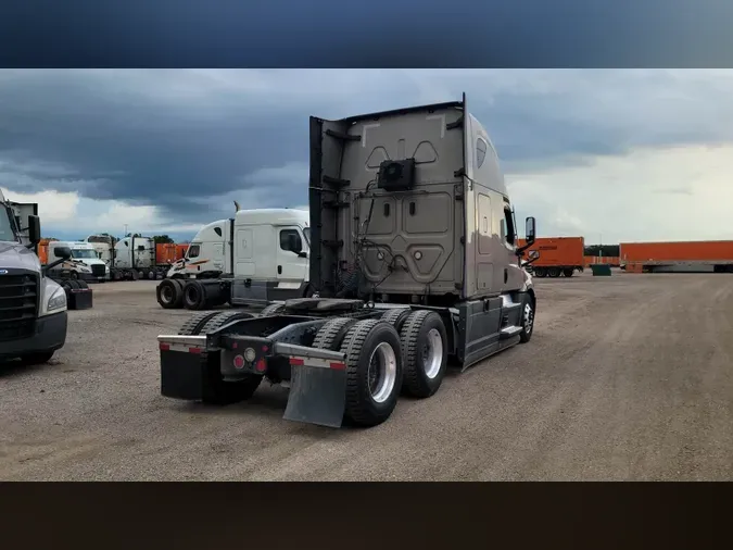 2021 Freightliner Cascadia 126
