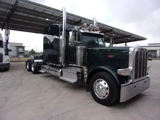 2022 Peterbilt 389
