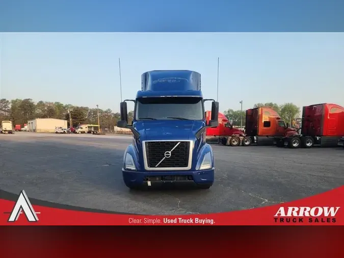 2021 VOLVO VNR64T640