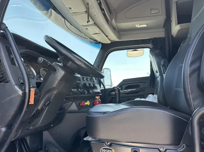 2022 Kenworth W990