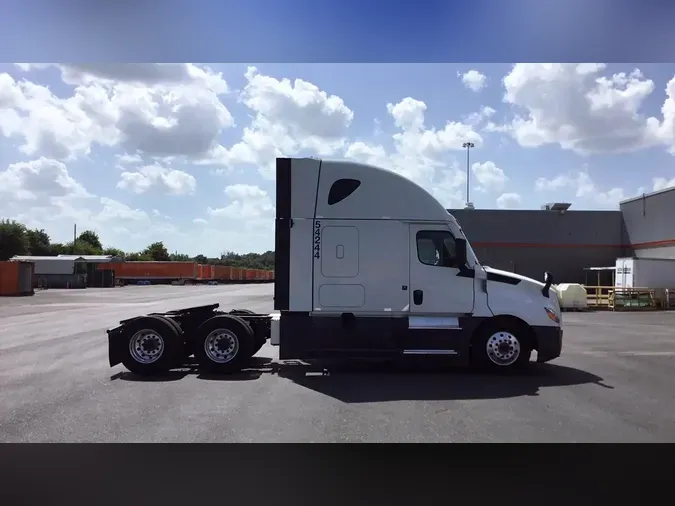2023 Freightliner Cascadia 126