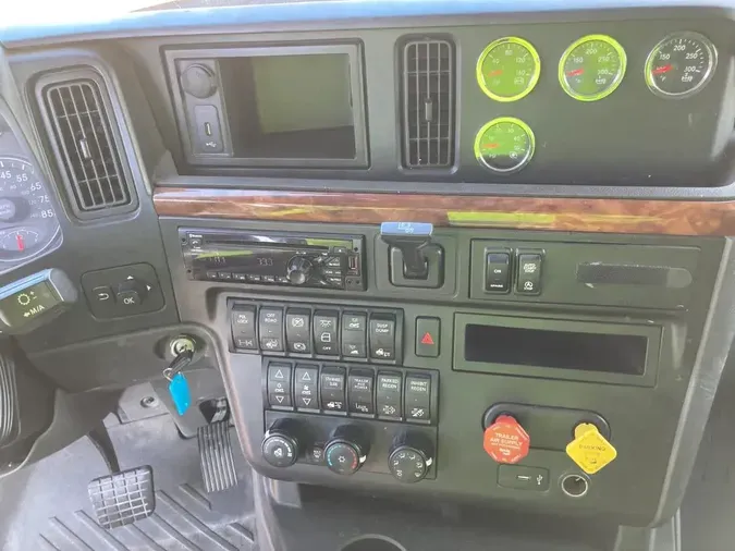 2020 NAVISTAR INTERNATIONAL LT625 SLPR CAB