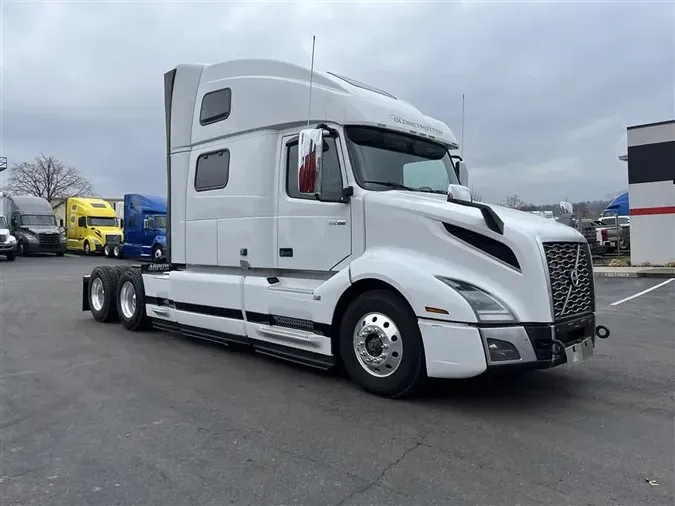 2020 VOLVO VNL860