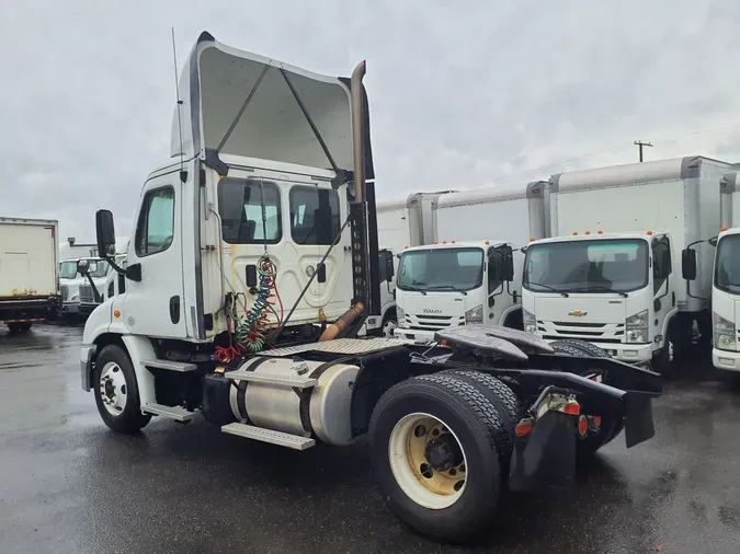 2015 FREIGHTLINER/MERCEDES CASCADIA 113