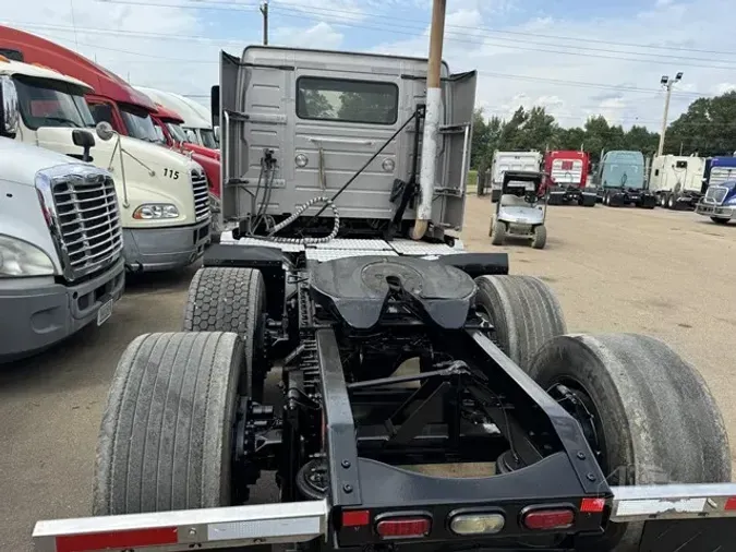 2015 VOLVO VNL62T300