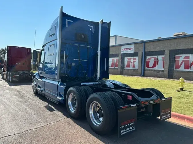 2022 VOLVO VNL860