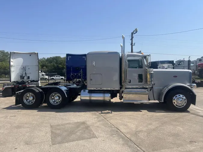 2021 Peterbilt 389