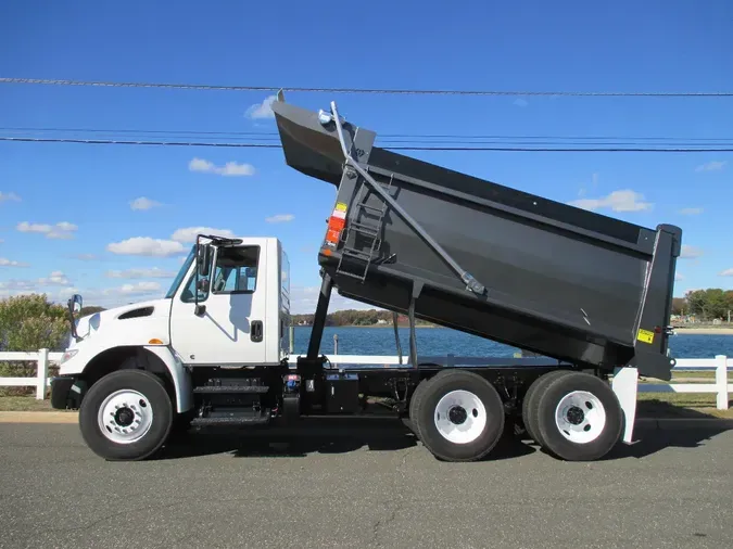 2018 INTERNATIONAL 7400 6X4