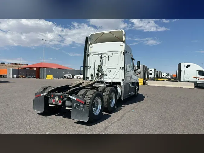2020 Freightliner Cascadia 126