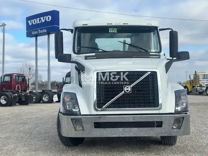 2015 VOLVO VNL64T300