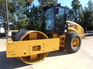 2015 CATERPILLAR CS66B