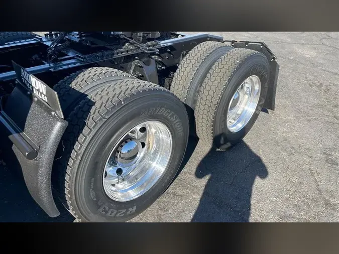 2020 INTERNATIONAL LT