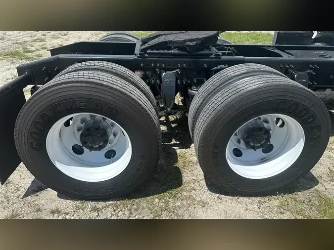 2022 FREIGHTLINER CA126