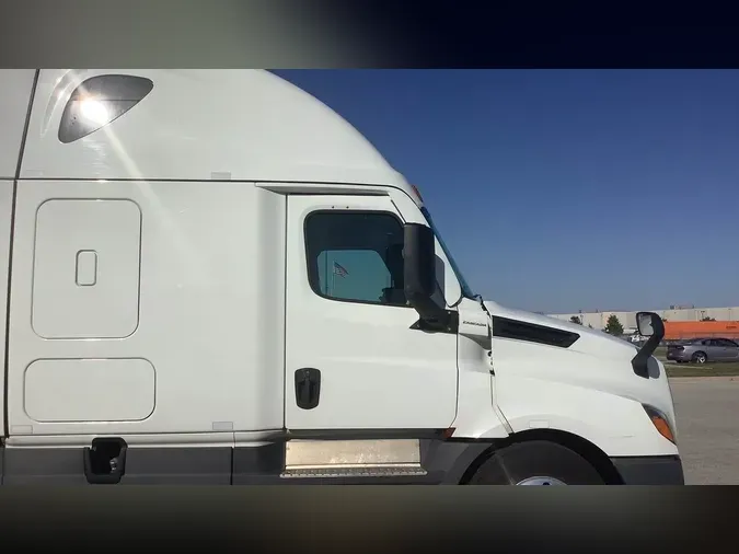 2023 Freightliner Cascadia 126