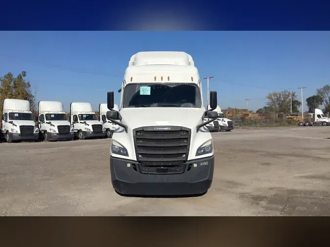 2022 Freightliner Cascadia 126