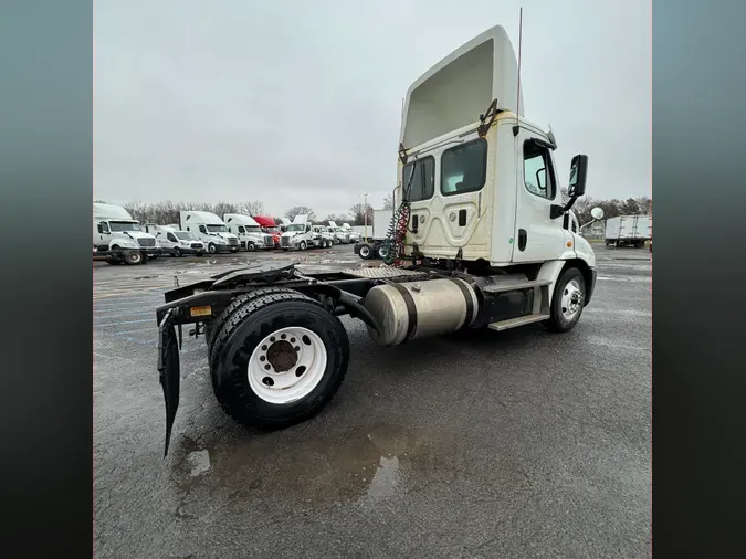 2016 FREIGHTLINER/MERCEDES CASCADIA 113