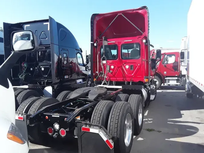2017 FREIGHTLINER/MERCEDES CASCADIA 125