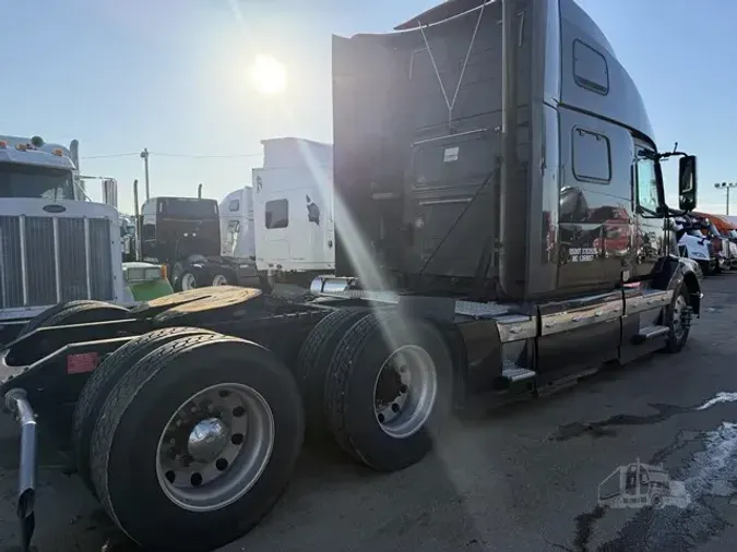 2017 VOLVO VNL64T780
