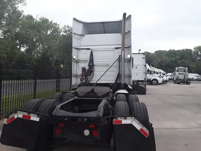 2020 VOLVO VNR64T-640