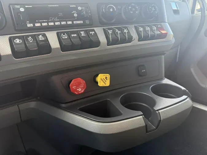 2021 Kenworth T68044cd6f708a4bb1cd4bc86b2089cc0955