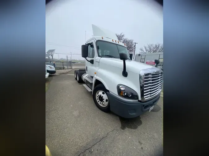 2017 FREIGHTLINER/MERCEDES CASCADIA 125