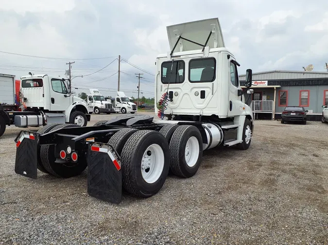 2016 FREIGHTLINER/MERCEDES CASCADIA 125