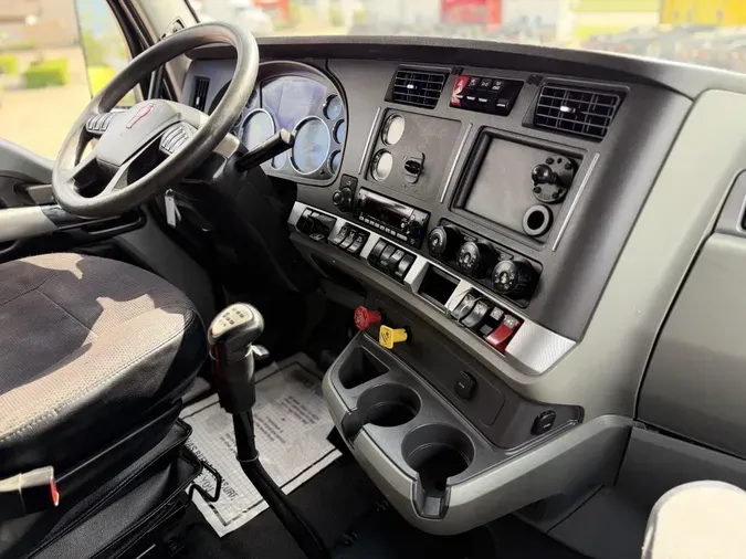 2022 Kenworth T68044df087f61da285c5b76677faed6a9be