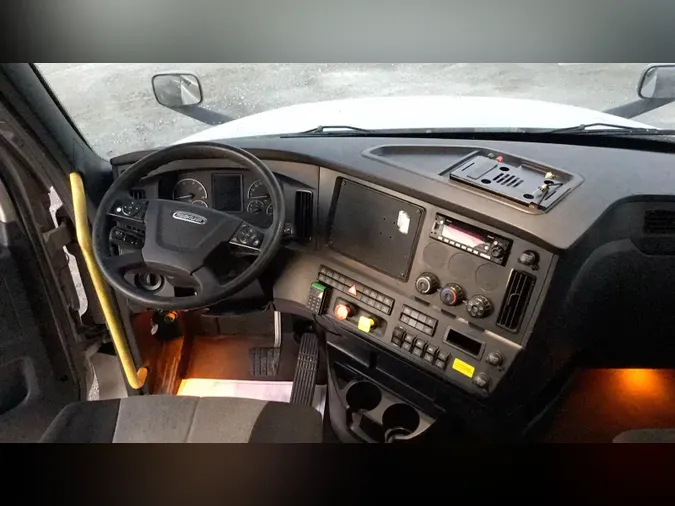2023 Freightliner Cascadia 126