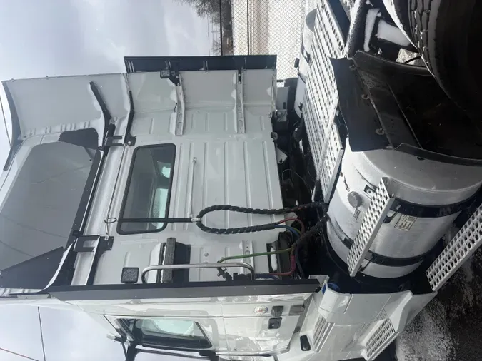 2020 VOLVO TRUCK VNL64T300