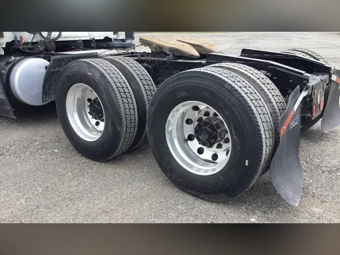 2019 Freightliner Cascadia 126