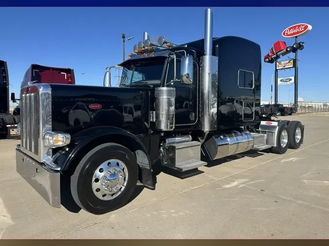 2023 Peterbilt 389