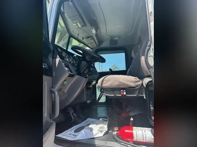 2021 Peterbilt 389