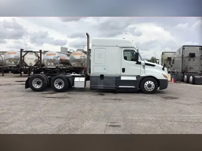 2020 Freightliner Cascadia 126