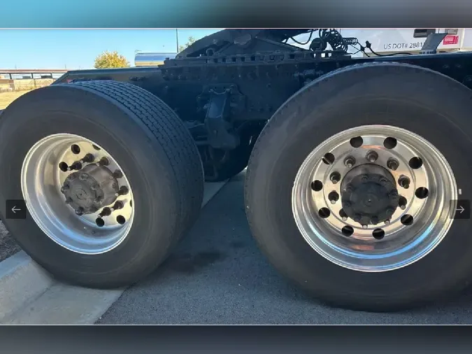 2021 VOLVO VNL64T860