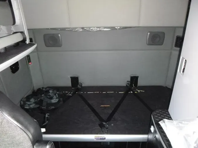 2022 Kenworth T68044f79cc5008a54dab34e93cc2157dd95