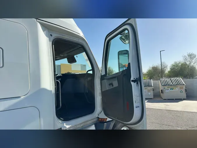 2021 Freightliner Cascadia 126