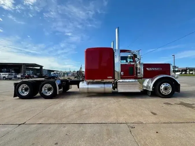 2021 Peterbilt 389
