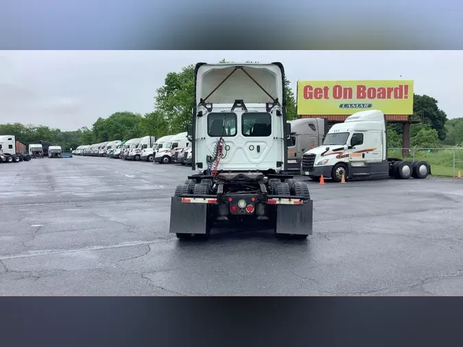 2020 Freightliner Cascadia 126