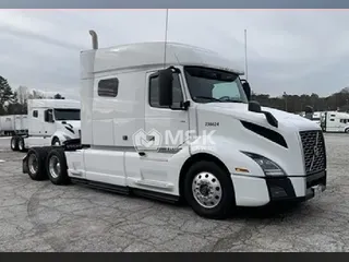 2020 VOLVO VNL64T740