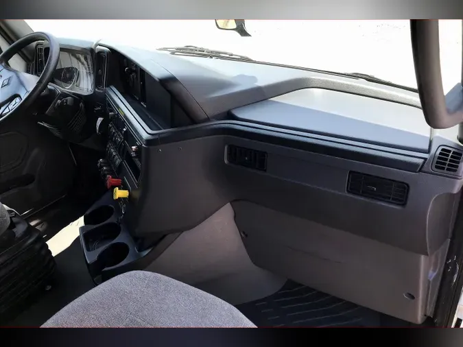 2022 INT LT625 6x4