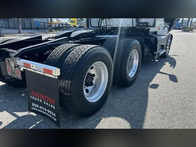 2021 INTERNATIONAL LT