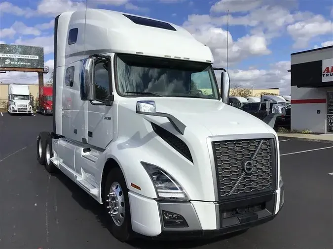 2019 VOLVO VNL760