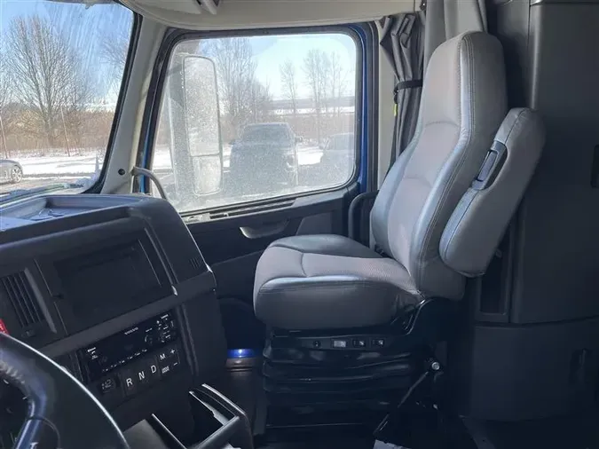 2021 VOLVO VNL760