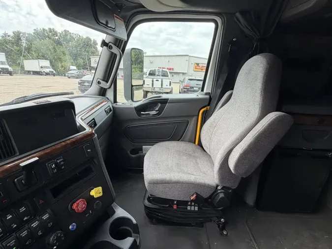 2022 International LT625