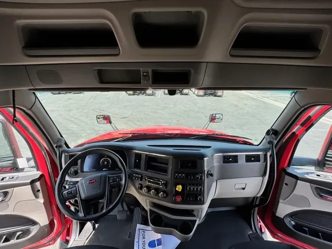 2023 Peterbilt 579
