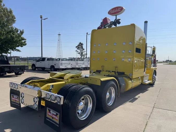2023 Peterbilt 389