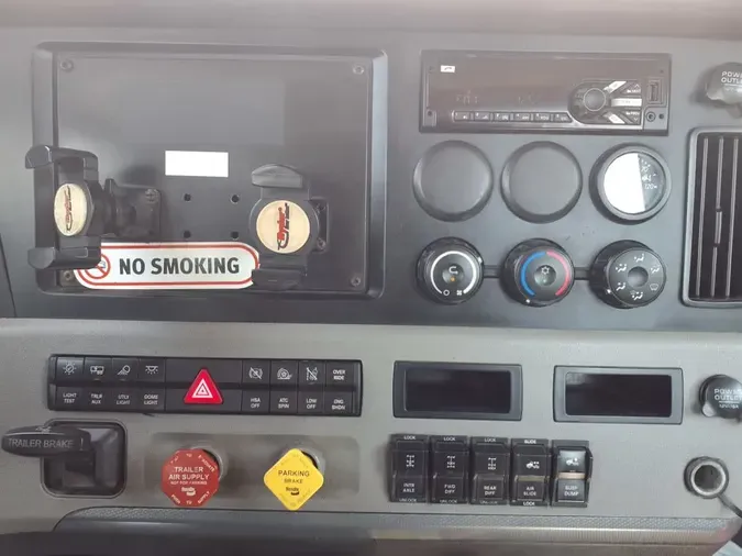 2019 FREIGHTLINER/MERCEDES NEW CASCADIA 11645157c14067a1fb6775dd4b30d91024d