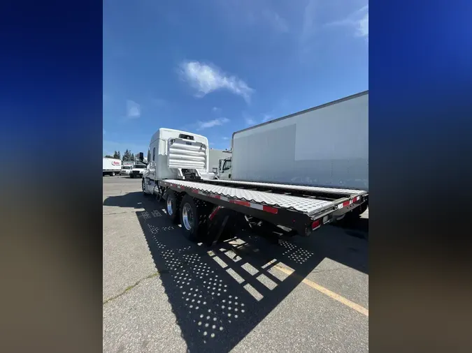 2020 FREIGHTLINER NEW CASCADIA 126