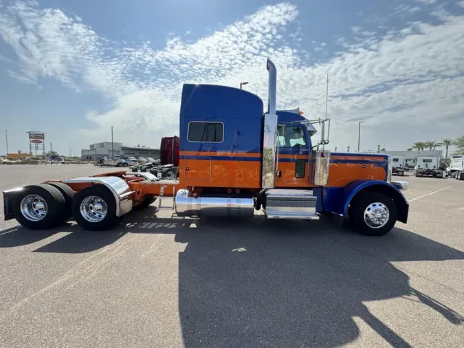 2023 Peterbilt 389
